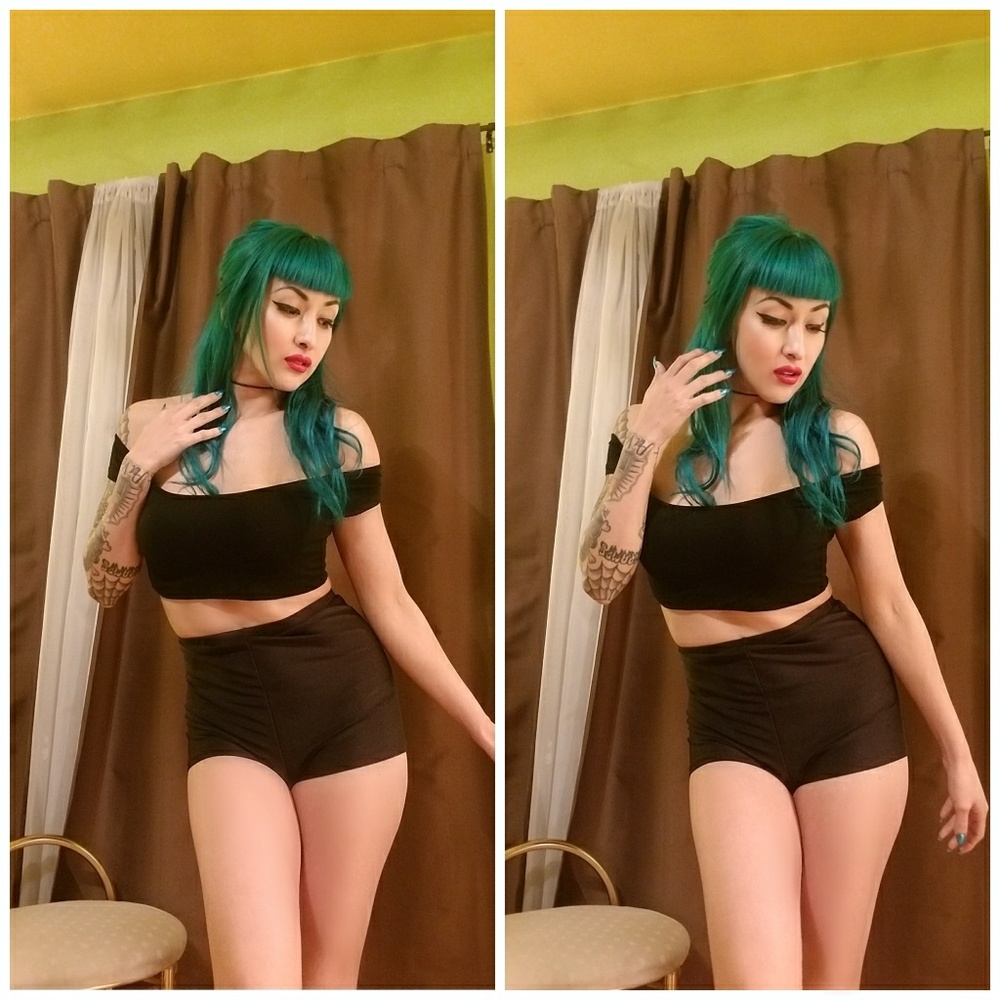 🖤 New Off the Shoulder Black Crop Top